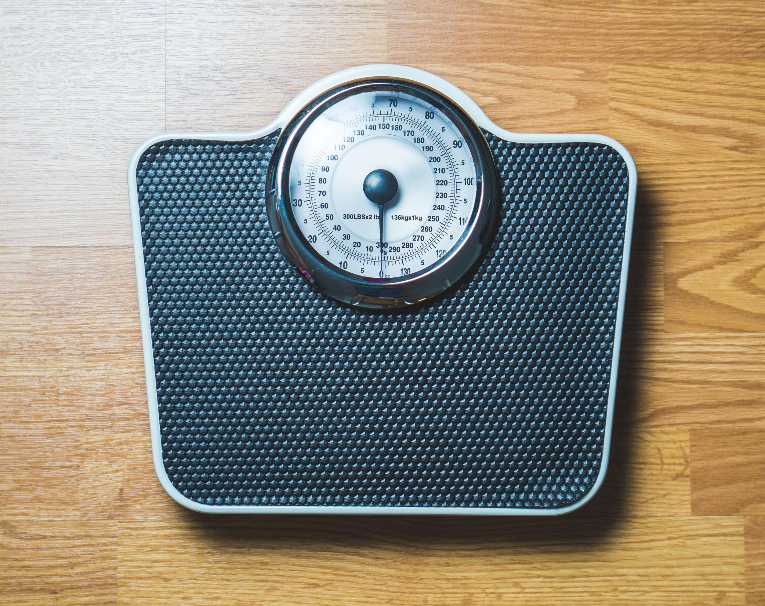 Mantendo um equilíbrio saudável entre perda de peso e vida social
