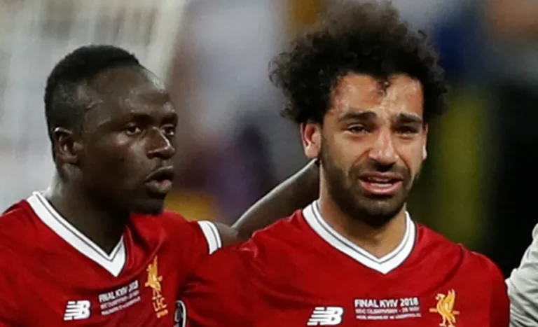Salah toma decisão de deixar o Liverpool e se emociona: “Nunca caminharei sozinho”